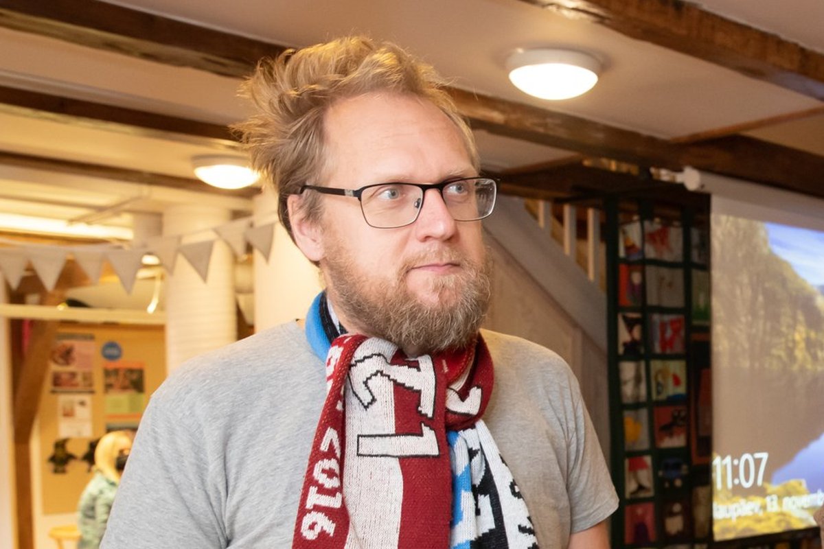 Jäljendaja tekitas veidra olukorra. Luuletaja Contra: igaks juhuks annan teada, et mul ei ole kombeks nii teha!