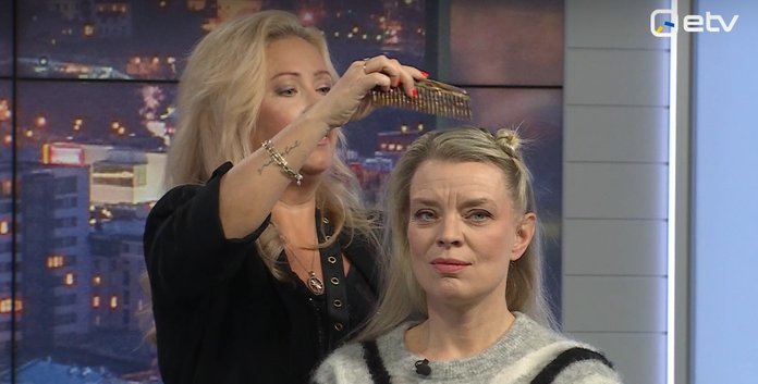 Juuksur Aili Puss meisterdas Grete Lõbule otse-eetris kunstsoengu.