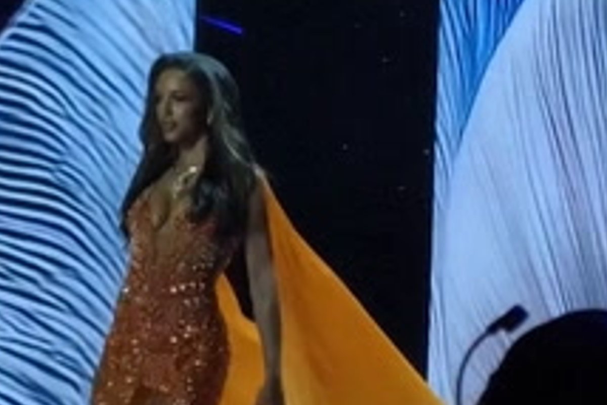 VIDEO | Miss Universumi osaleja kukkus kõrgelt lavalt alla. Kaunitar viidi kiirabiga haiglasse