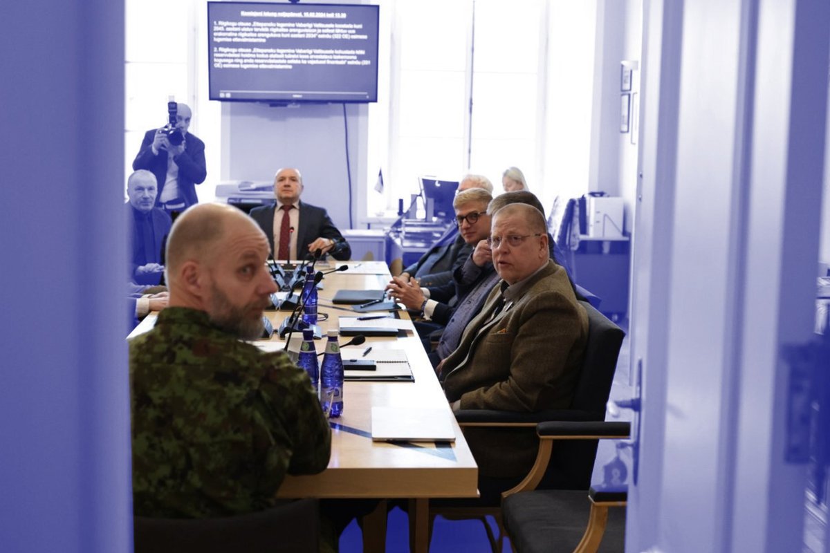 JUHTKIRI | Sõjahüsteeriat retooriline „ärge kartke“ ei peata. Selgroogu on vaja