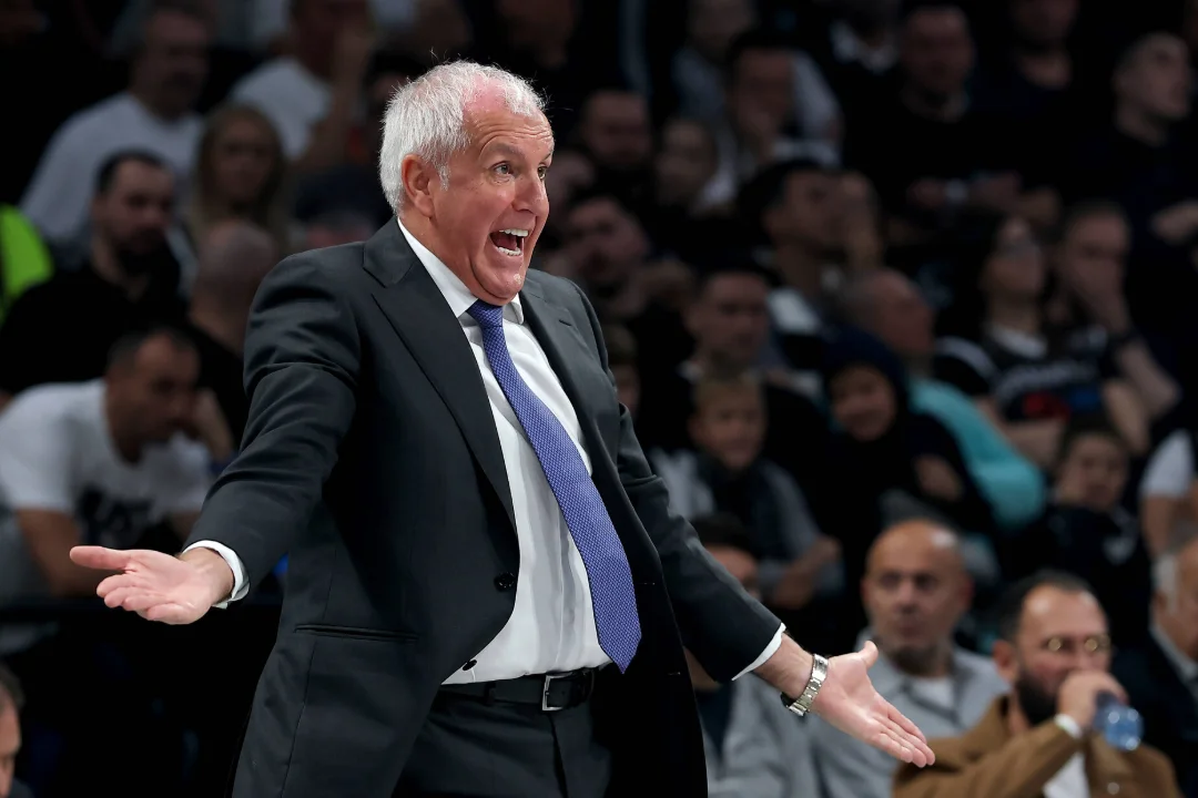 sest mängijad istuvad kogu aeg ninapidi telefonides!