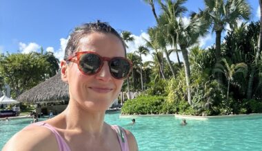 Sandra Sillamaa sattus poegadega Dominikaanis reisides seiklustesse. „Äkki hakkas üle hoovi kõlama „halleluuja!““