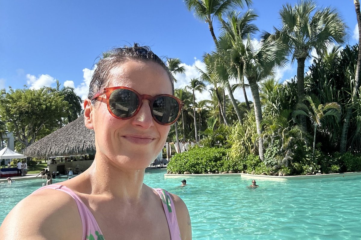 Sandra Sillamaa sattus poegadega Dominikaanis reisides seiklustesse. „Äkki hakkas üle hoovi kõlama „halleluuja!““