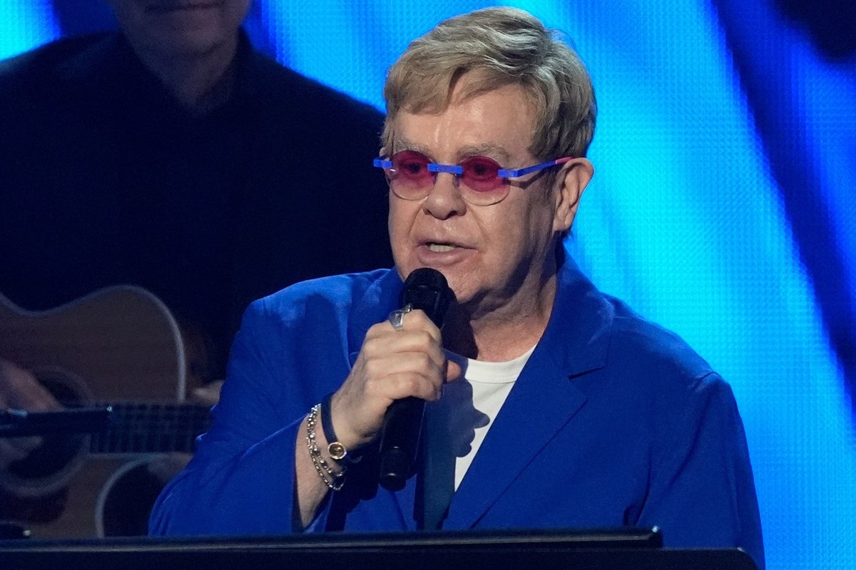 „See on olnud laastav.“ Nägemisvõime pea kaotanud Elton John on viimasel ajal kimpus igapäevase tegevusega