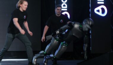 VIDEO | Venemaa esimene inimkujuline robot kukkus pidulikul esitlusel ninali