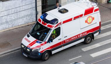 Päev liikluses: veok sõitis rongile ette, noor tõukerattur sõitis otsa eakale jalakäijale