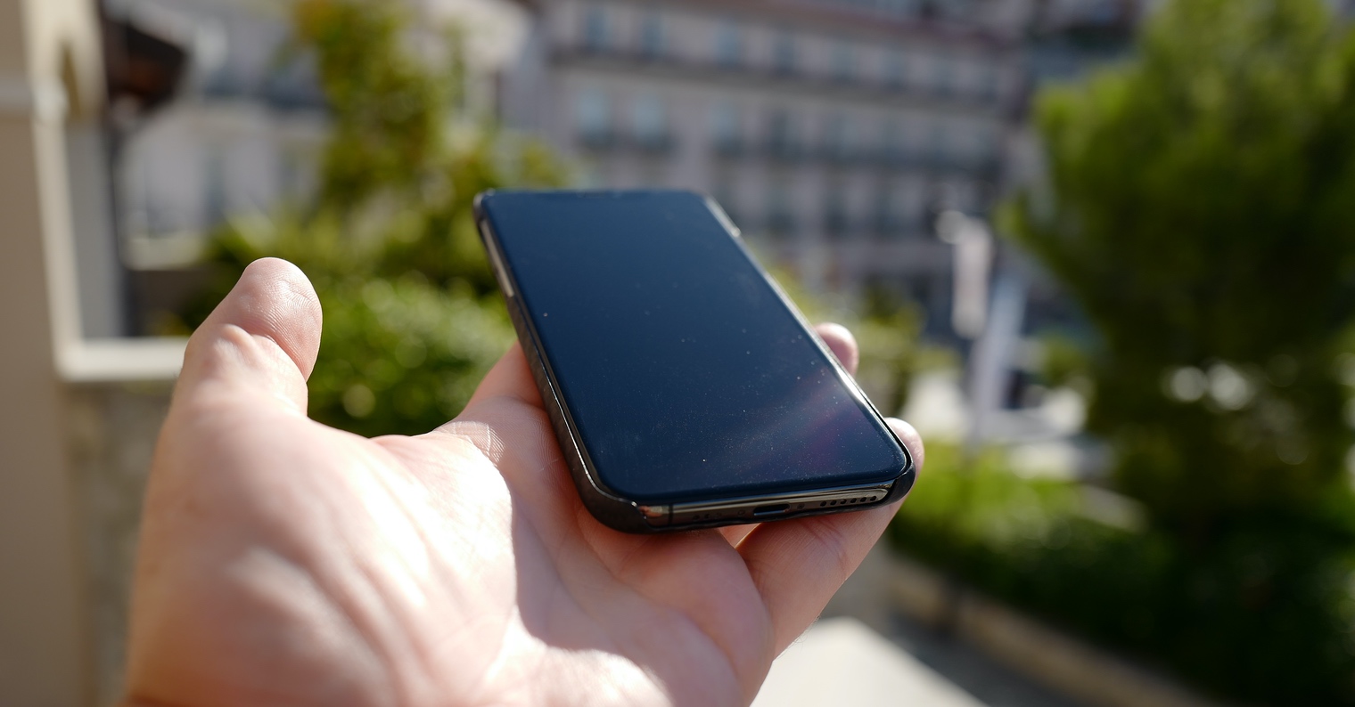 iPhone 11 käes eelvaade
