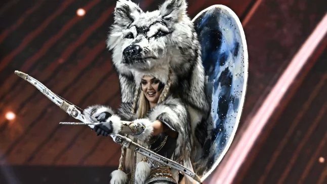 METSIK SÕJAPRINTSESS! Eestlanna kandis Miss Universumi rahvarõivavoorus hundikostüümi!