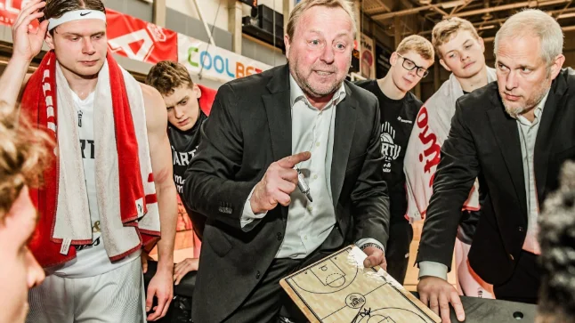 Aivar Kuusmaa komplekteerimisel tehtud ämbrist, Nurgeri vähesest mänguajast ja Lipsust, kes tahtis pea ees vabariigi kangelaseks kerkida