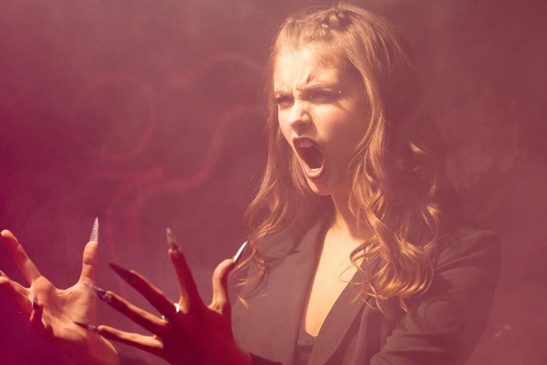 MÖRISEB KUI TÕRREPÕHJAST! Tšiili iluduskuningannaks krooniti death metal'i lauljatar