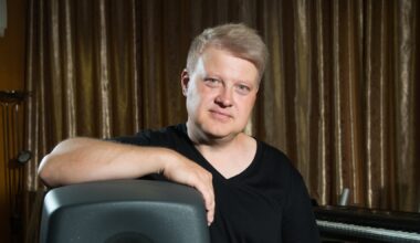 Roolis, rannas ja kõrbes! Hitimeister Sven Lõhmus paljastab mitmete hittide sünniloo ja ühe kahetsuse