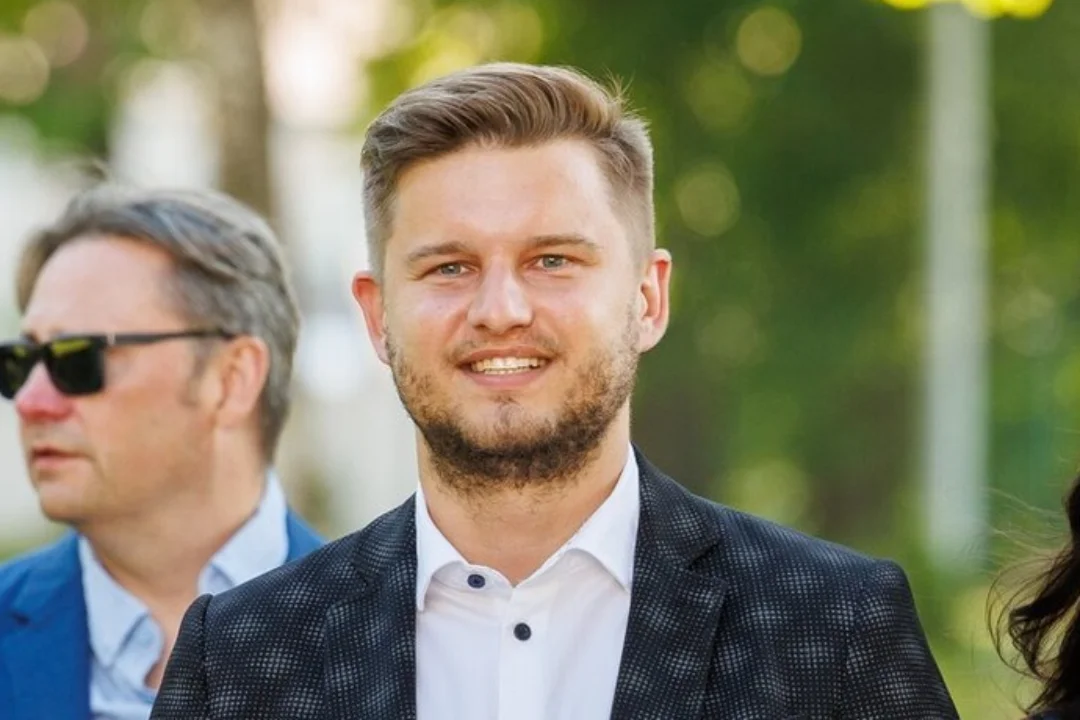 IMELINE MUUTUMINE! Ott-Sander Palm maskeerus tänuüritusel legendaarseks naislauljaks