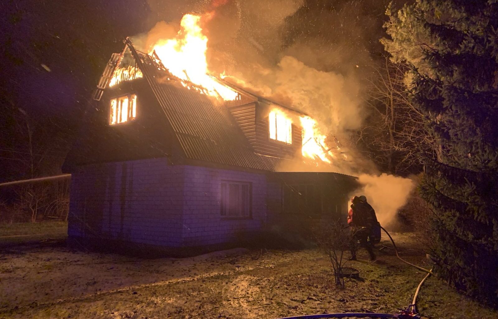 SELGUS TULEKAHJU PÕHJUS | Aegunud elektrisüsteem põhjustas hukkunuga lõppenud tulekahju
