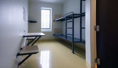 Lapse ravita jätnud ja vangi mõistetud ema nõudis vanglalt hüvitist