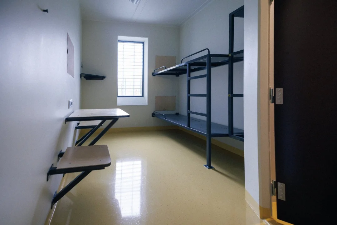 Lapse ravita jätnud ja vangi mõistetud ema nõudis vanglalt hüvitist