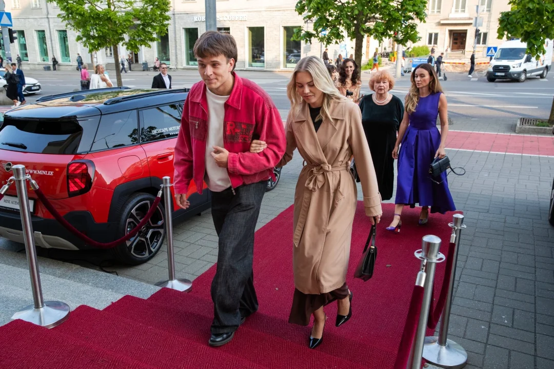 „Nii armsad olete!“ Räppar Säm jagab kallimaga armastusest tulvil kaadreid