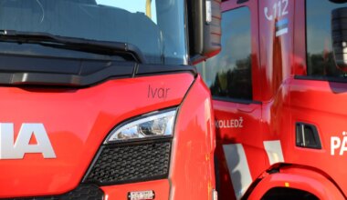 Pärnus põrkas päästeauto kokku sõiduautoga, juhid viidi haiglasse