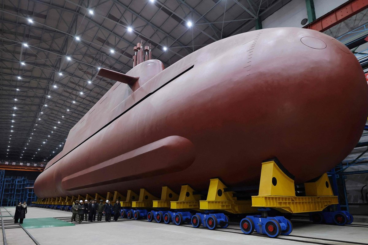 Põhja-Korea näitas oma väidetavat esimest tuumaallveelaeva
