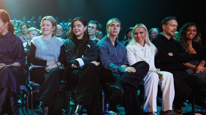 „Su nägu kõlab tuttavalt“ finaal. Kadri Voorandi abikaasa on fotol paremalt teine.