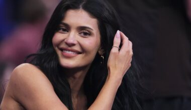 KUUM KLÕPS | Tuhat ja tuline! Kylie Jenner pidutses liibuvas latekskleidis pärast lahkumineku kõlakate ümberlükkamist
