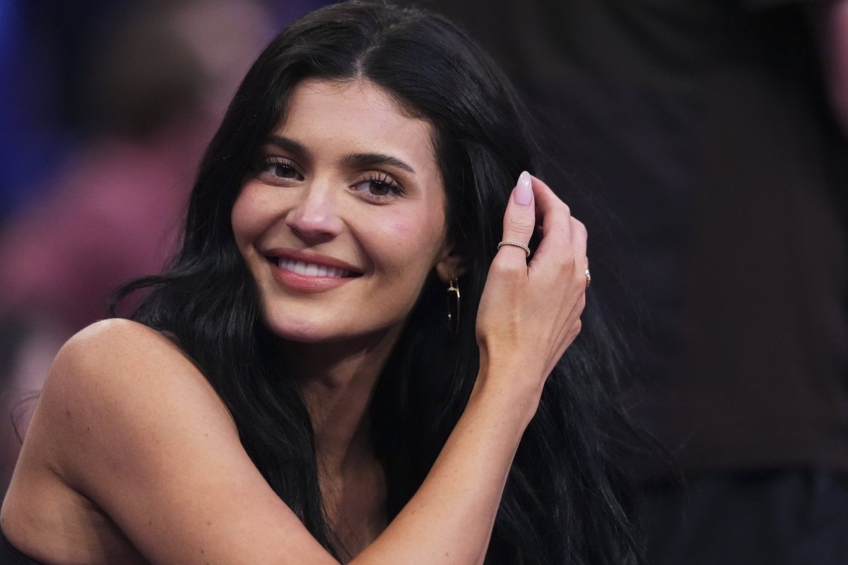 KUUM KLÕPS | Tuhat ja tuline! Kylie Jenner pidutses liibuvas latekskleidis pärast lahkumineku kõlakate ümberlükkamist