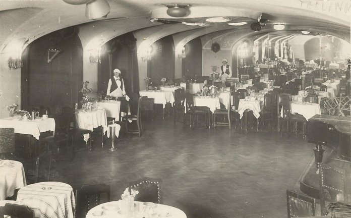 TANTSUSÕPRADELE: Marcelle tutvustas klientidele moodsaid tantse.