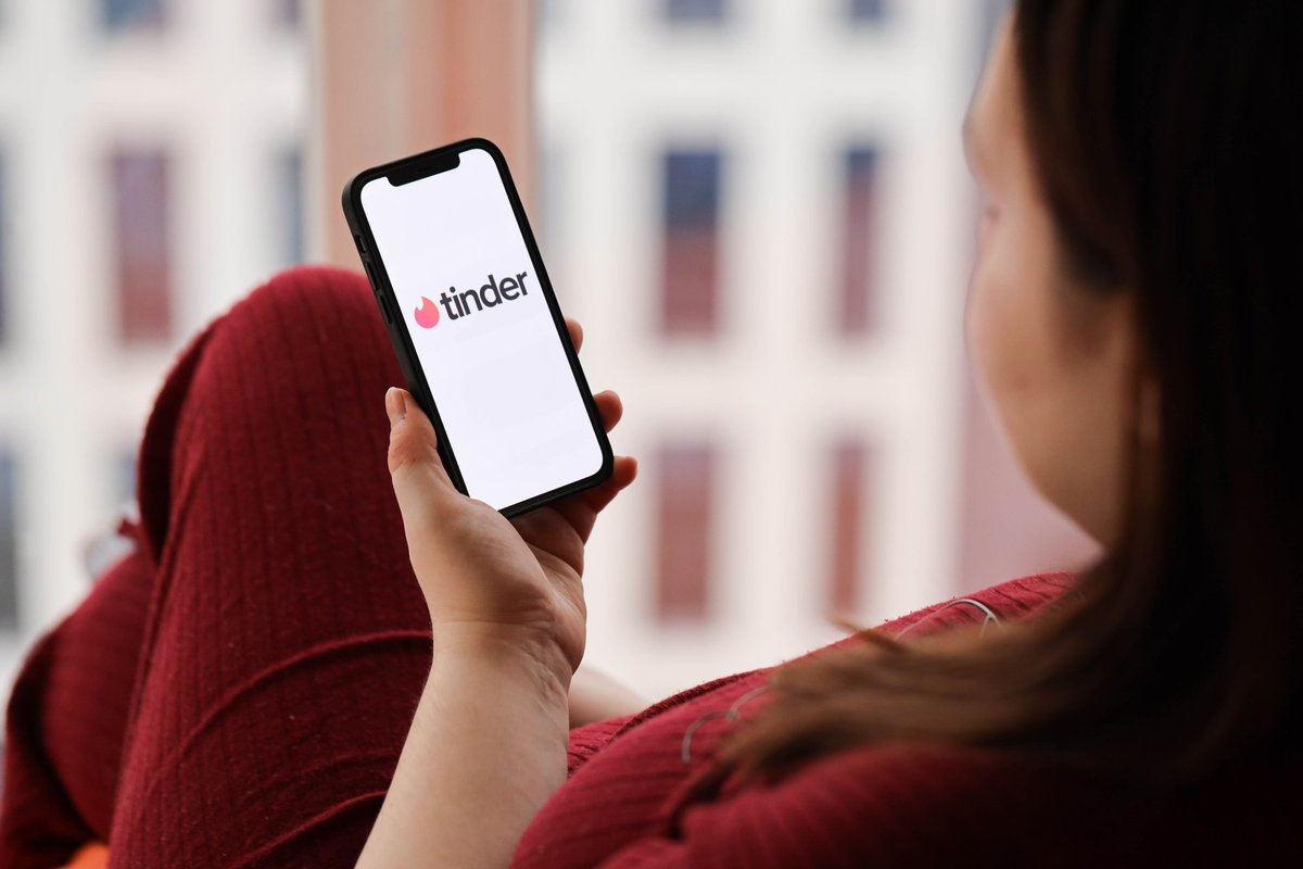 Mehega Tinderis tutvunud naine pettis temalt välja 50 000 eurot