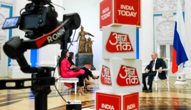 India ajakirjanik küsis Putinilt, miks ta hävitab Donbassis venekeelsete ja -meelsete kodusid. Putin ei saanud küsimusest aru