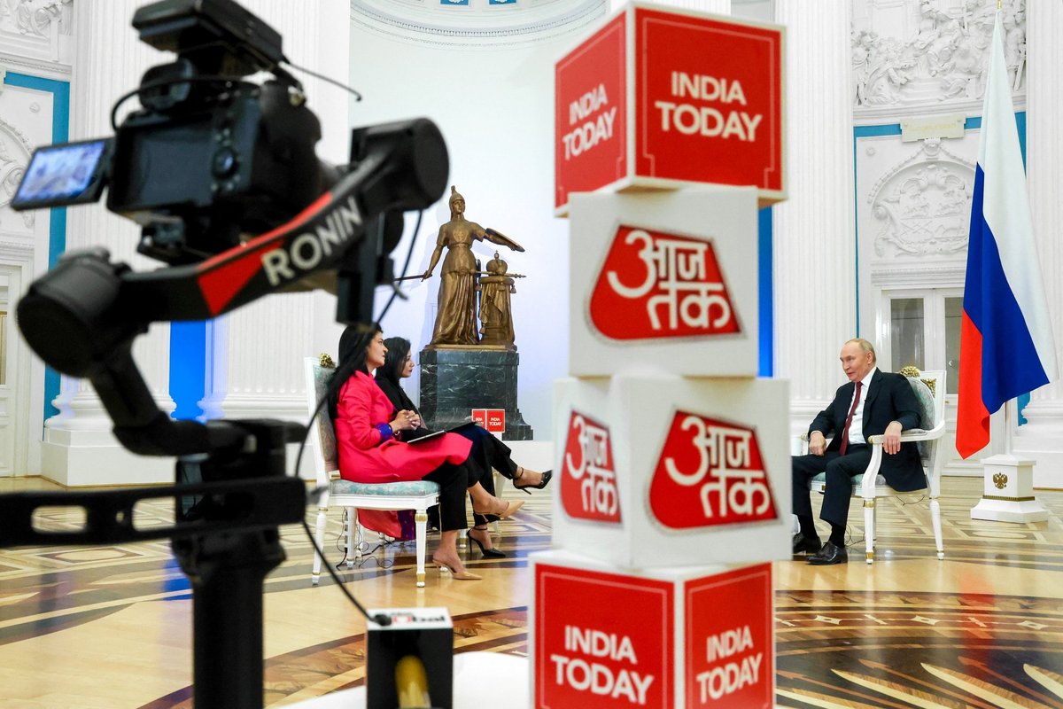 India ajakirjanik küsis Putinilt, miks ta hävitab Donbassis venekeelsete ja -meelsete kodusid. Putin ei saanud küsimusest aru