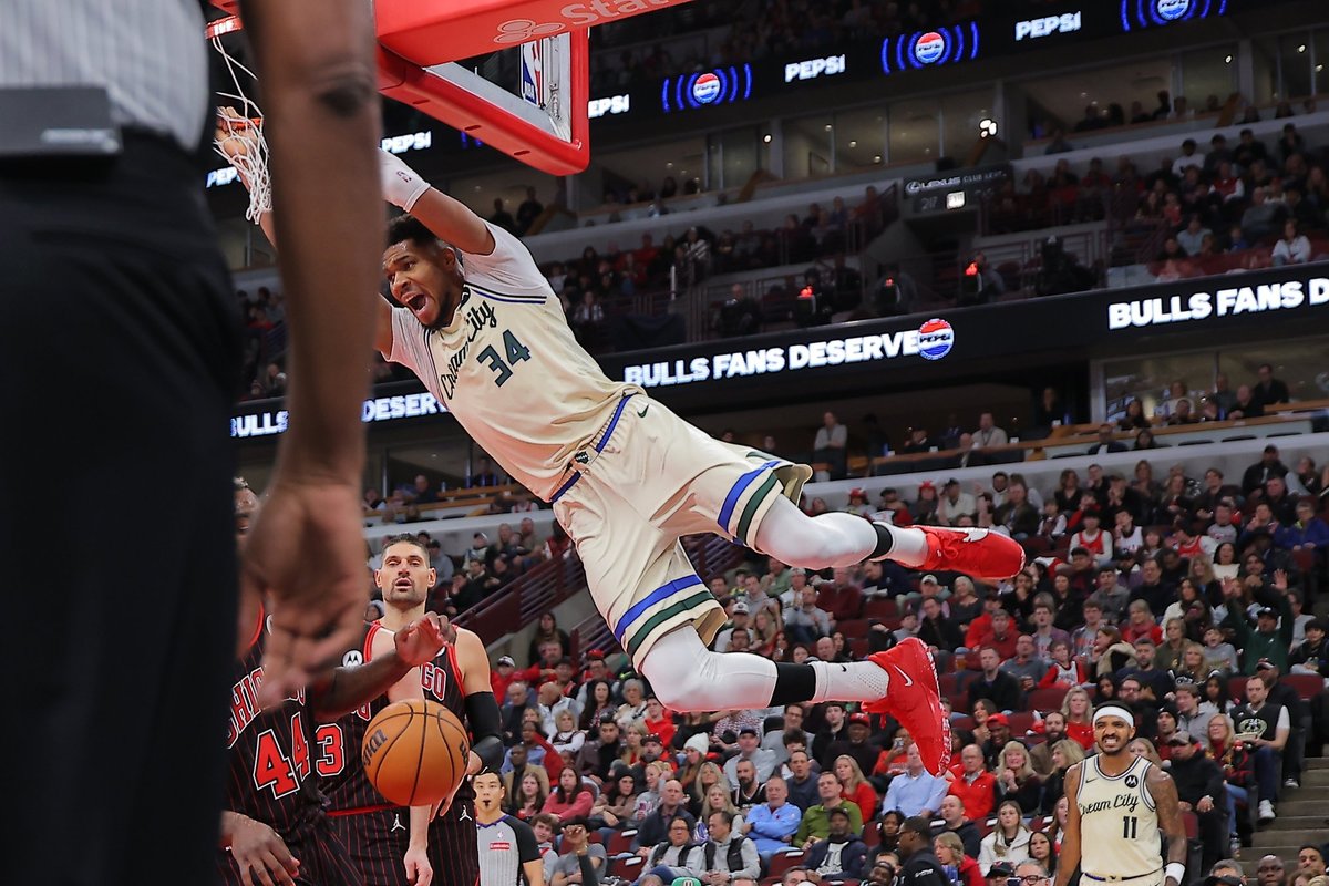 VIDEO | „Milleks seda vaja oli?“ Vigastuspausilt naasnud Antetokounmpo põhjustas rüseluse