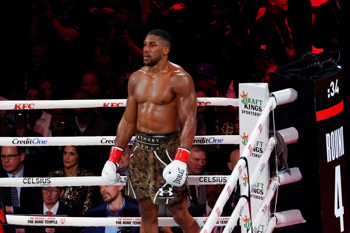 VIDEO | Anthony Joshua sattus Nigeerias kahe inimese surmaga lõppenud liiklusõnnetusse