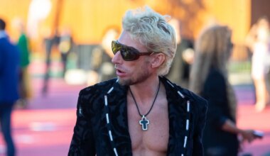 KUUM KLÕPS ⟩ Strippar Marco Tasane lippas poolpalja päkapikuna mööda Tartu tänavaid: teen lollusi