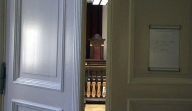 Rahahädas inimestele hakkab õigusnõu andma robot