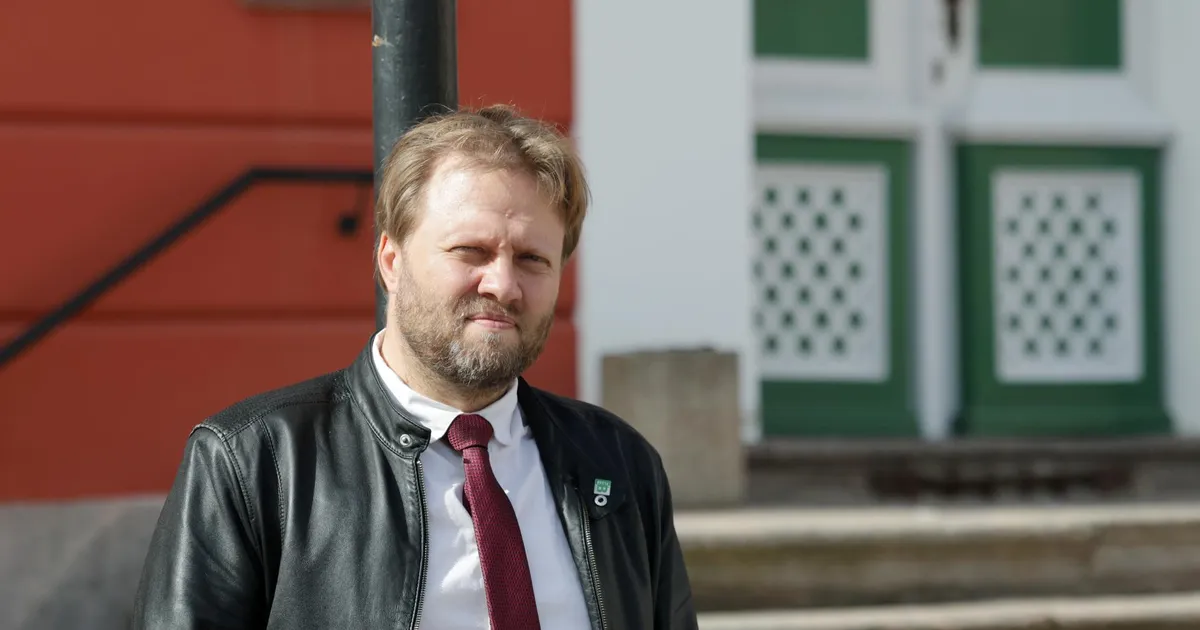 PINGED ÜHISTU SEES ⟩ B-poliitik Andro Roos astub Tartu Hoiu-laenuühistu juhi kohalt tagasi