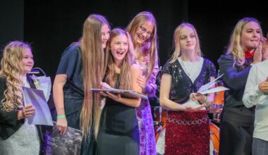 GALERII ⟩ Sügisulu võitja harjutab ülejäänud Pärnu noortega muusikaliks