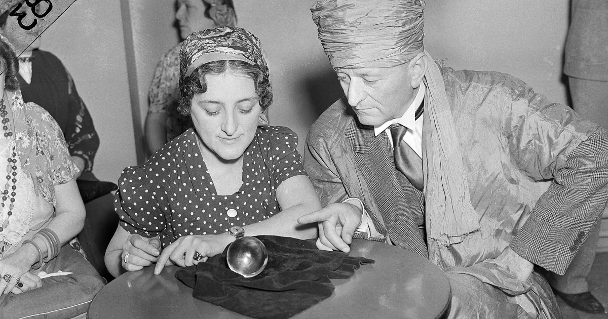 8 PÖÖRAST ENNUSTUST ⟩ 2026. aastal saabub Q-päev, Swifti ja Kelce pulmad toovad majanduskasvu, rasvumisravimid kõigile