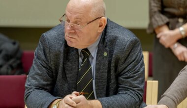 Uue vallavanema valinud Saarde volikogu hakkas kohe aadrit laskma