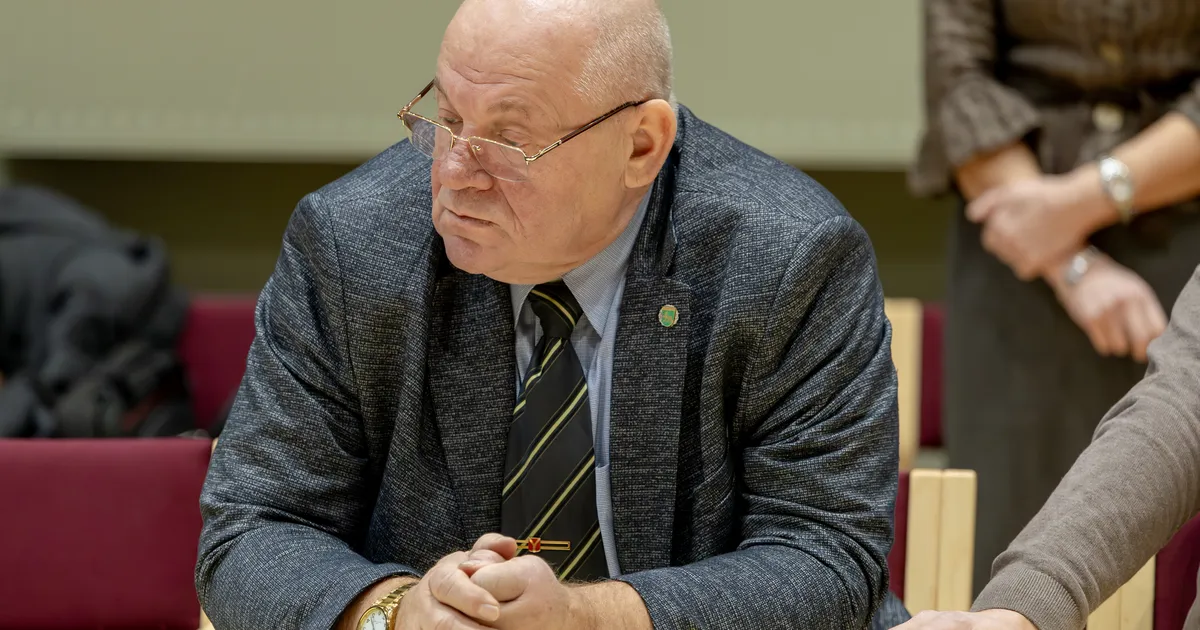 Uue vallavanema valinud Saarde volikogu hakkas kohe aadrit laskma