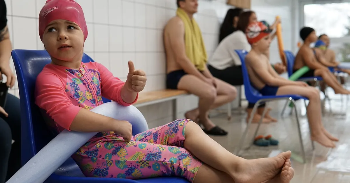 FOTOD ⟩ Nooruse koolis alustas ujumisvõistluse Nooruse Stardid kolmas hooaeg