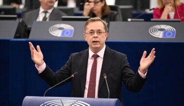 Ukraina tühistas Vene-meelse Saksa äärmuslase tõttu eurosaadikute küllakutse