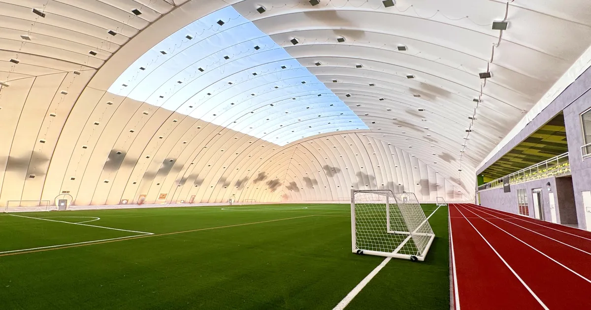 Jalgpallureid nörritab Narva linnavalitsuse otsus mullu avatud pneumohall kindluse mõttes sulgeda