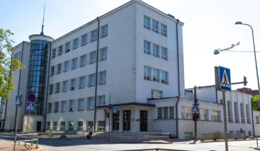 «Nüüd tundis tema ise seda, mida tundsin mina»: Kesklinna vene gümnaasiumi õpetajad kirjeldavad vallandatud direktorit kui hirmutajat ja alandajat - Postimees