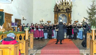 Laternamatkajad tegid annetuse Tartu ülikooli lastefondile