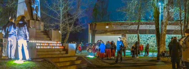 Heategevuslik laternamatk algas Kilingi-Nõmmes vabadussõja sangarite monumendi juurest.