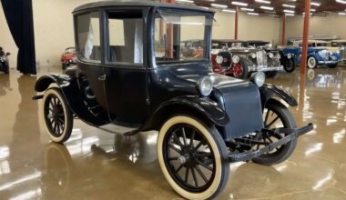 VIDEOD LISATUD ⟩ Sel üle saja aasta vanusel elektriautol pole isegi rooli aga see sõidab ja hinnasilt on uskumatu