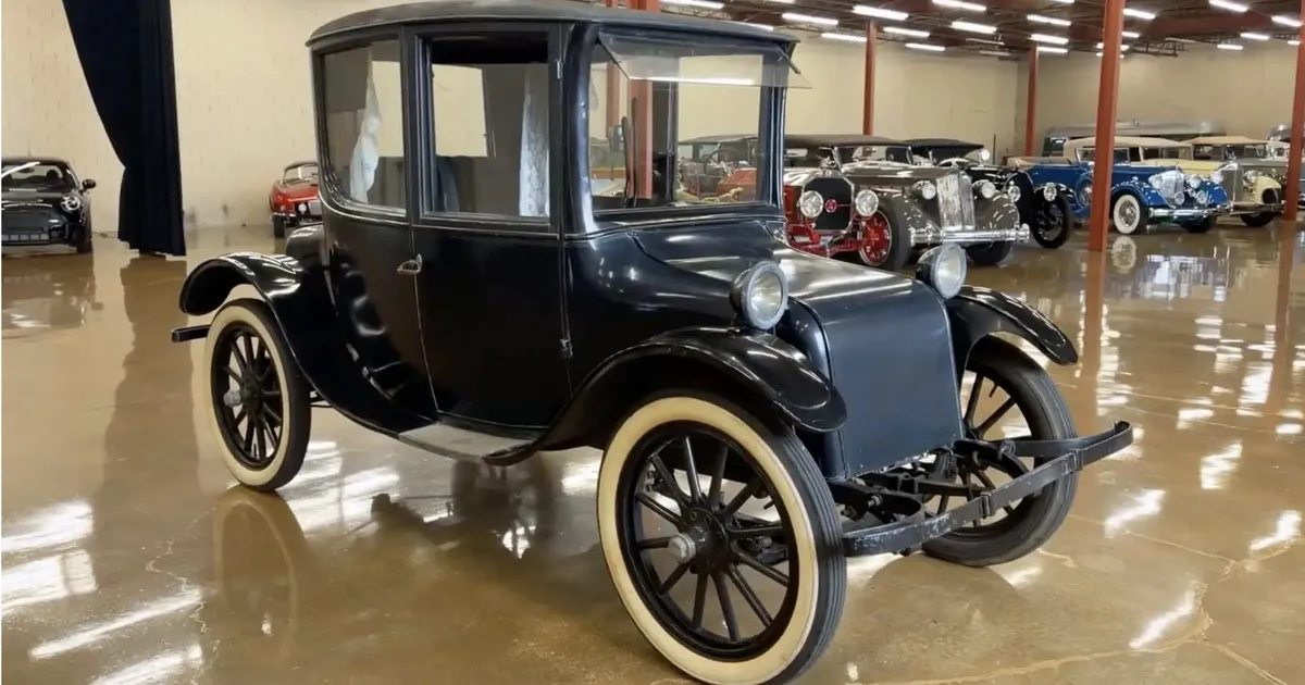 VIDEOD LISATUD ⟩ Sel üle saja aasta vanusel elektriautol pole isegi rooli aga see sõidab ja hinnasilt on uskumatu