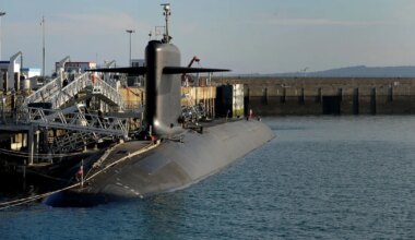 Prantsusmaa avas tule tuumaallveelaevade baasi kohal lennanud droonide pihta