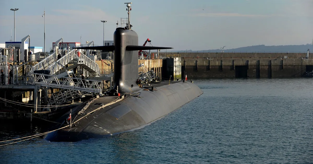 Prantsusmaa avas tule tuumaallveelaevade baasi kohal lennanud droonide pihta