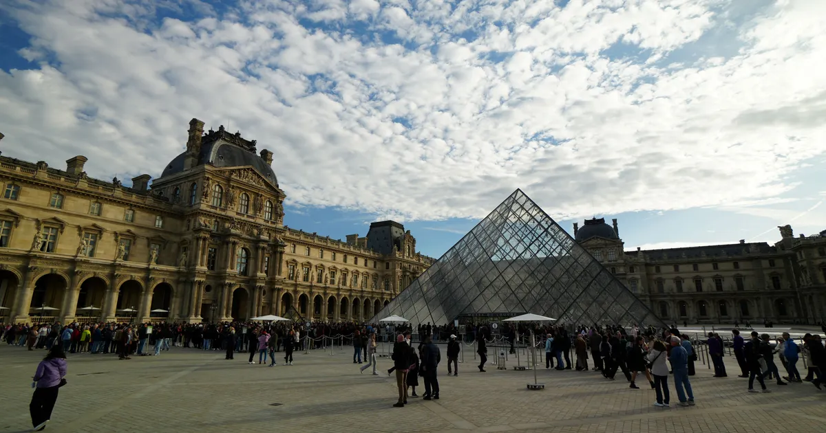 GALERII ⟩ Telerisse jõuab dokumentaalfilm Louvre jultunud juveeliröövist