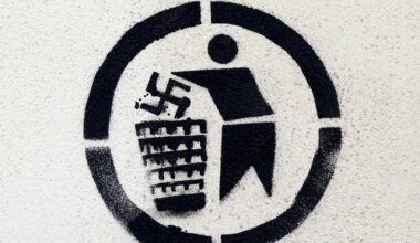 Kaitsealuses majas tegutsev Soome kool on hädas põrandasse ehitatud haakristidega